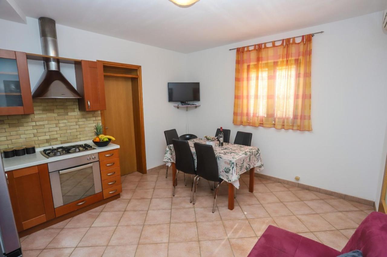 Apartment Nina With Private Pool Nova Vas (Porec) Exterior foto