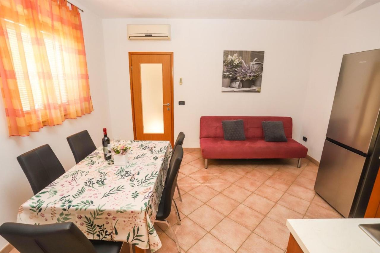 Apartment Nina With Private Pool Nova Vas (Porec) Exterior foto